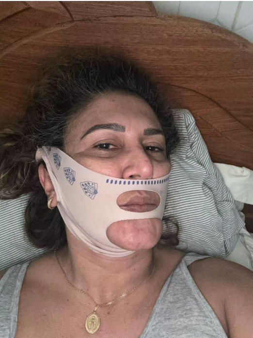 "Instantly lifts and sculpts my jawline feels amazing!"